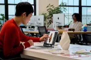 MacBook Pro får OLED-skærm og touch for første gang
