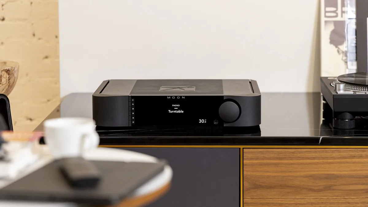  Moon’s premium integrated amplifier vows to combine “exceptional sound” with an “elegant, timeless form” 