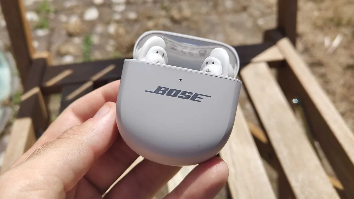  Got a flight coming up? These noise-cancelling Bose Earbuds are a total game-changer – it’s like having your own private cabin 