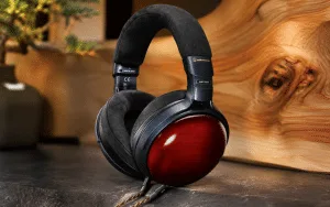 Audio-Technica lancerer lukkede hovedtelefoner med ørekopper af 300 år gammel japansk cypres