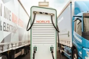 Ny ladestation til ellastbiler åbner ved Aarup