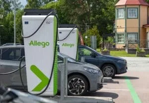 Clever-kunder kan nu lynlade i fem lande via Allego fra 2,99 kr. pr. kWh