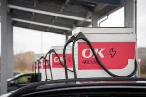 Danmarks største operatør af hurtig- og lynladere runder 2.000 ladere