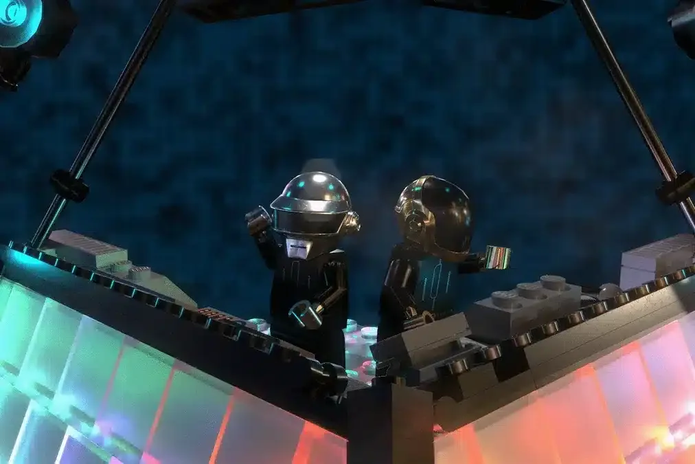 LEGO og Daft Punk indgår partnerskab: Fanbygget pyramidescene bliver til et officielt sæt