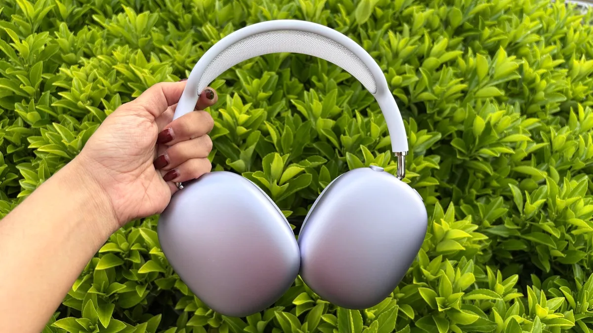  Apple's "luxurious" AirPods Max 2 just had their first discount 