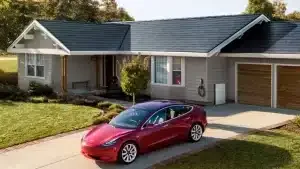 Tesla dropper solcelletaget efter næsten ti år