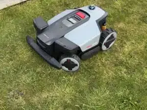 Robotplæneklippere eksploderer i salg – danskerne automatiserer haven