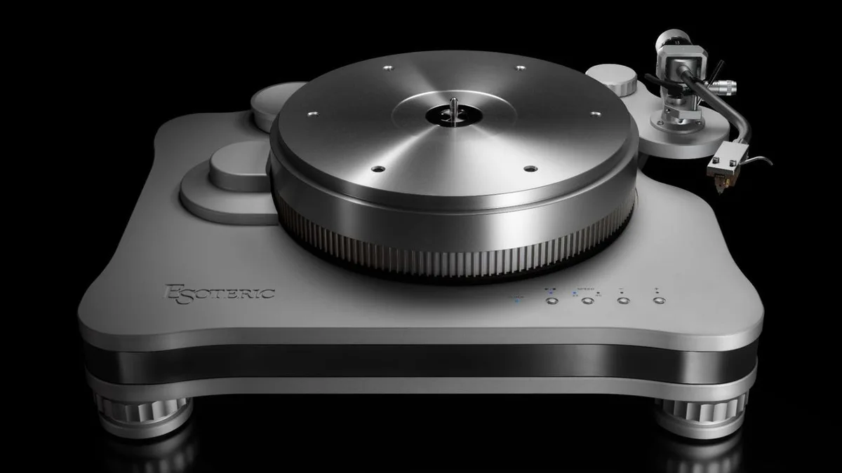  Esoteric’s new T-01 turntable is “dedicated to reproducing the original master sound with breathtaking realism, musical energy and emotional depth” 